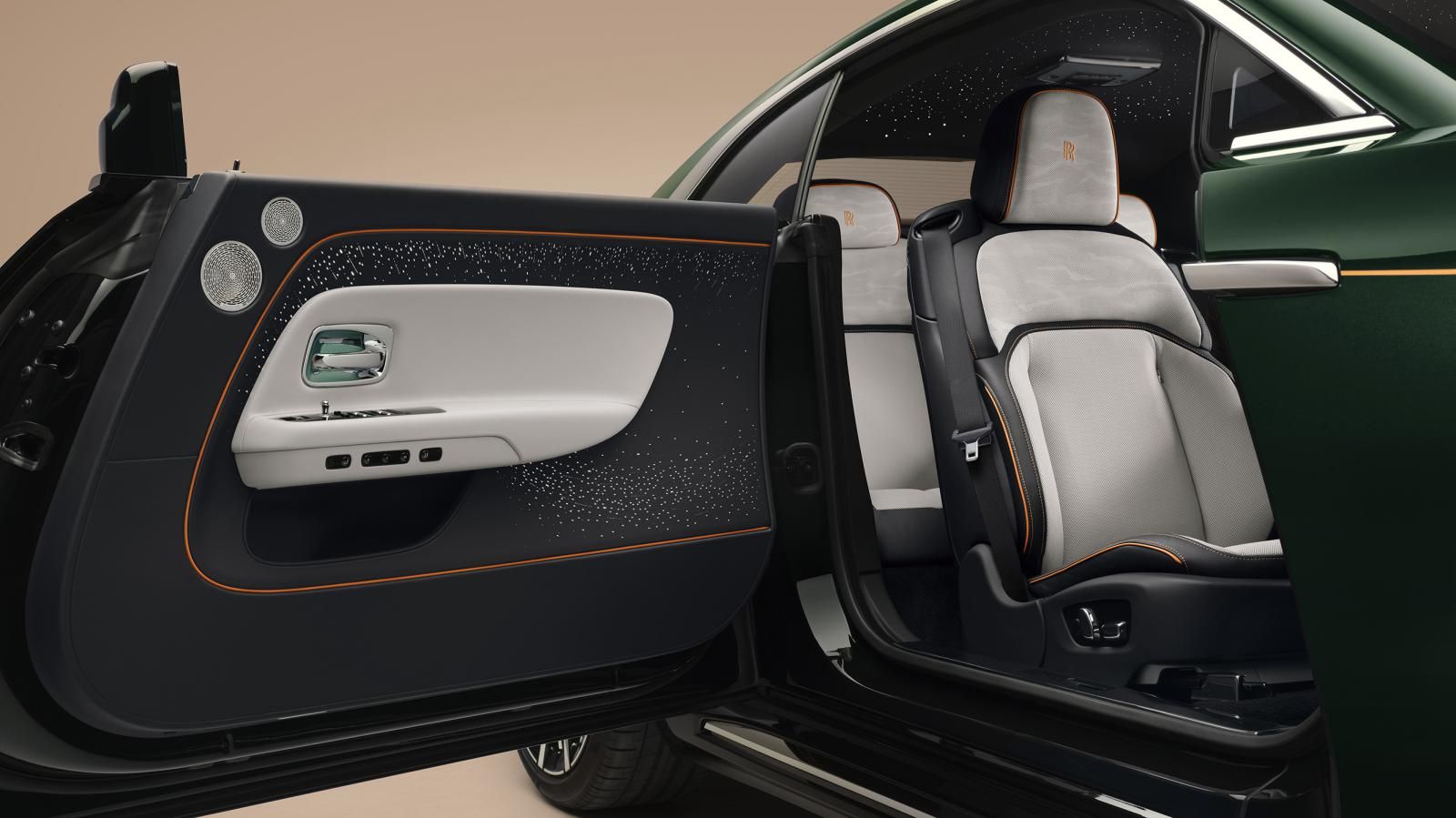 Η ανανεωμένη Rolls-Royce Spectre ήρθε με 8.108 pixel στο ταμπλό! 